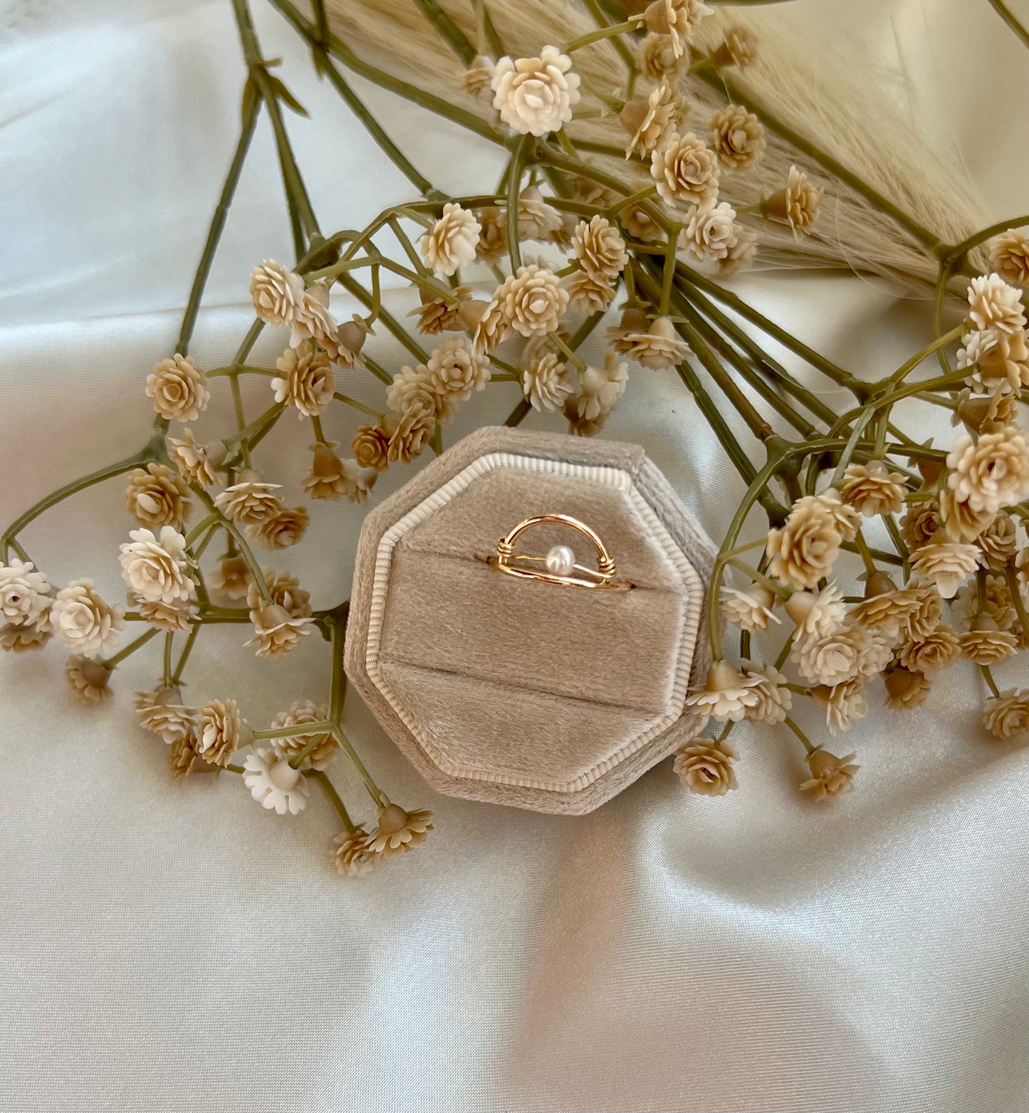 Eden | Pearl & Arch Ring